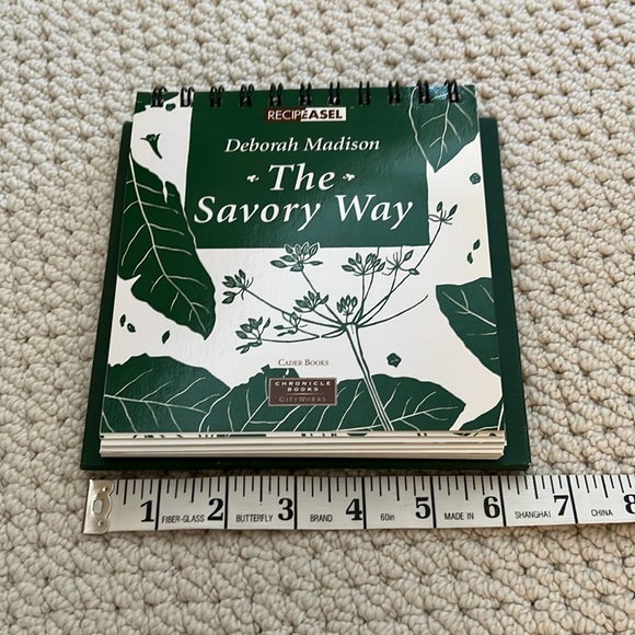 Like new condition “The Savory Way” recipe book on easel stand - Picture 6 of 6
